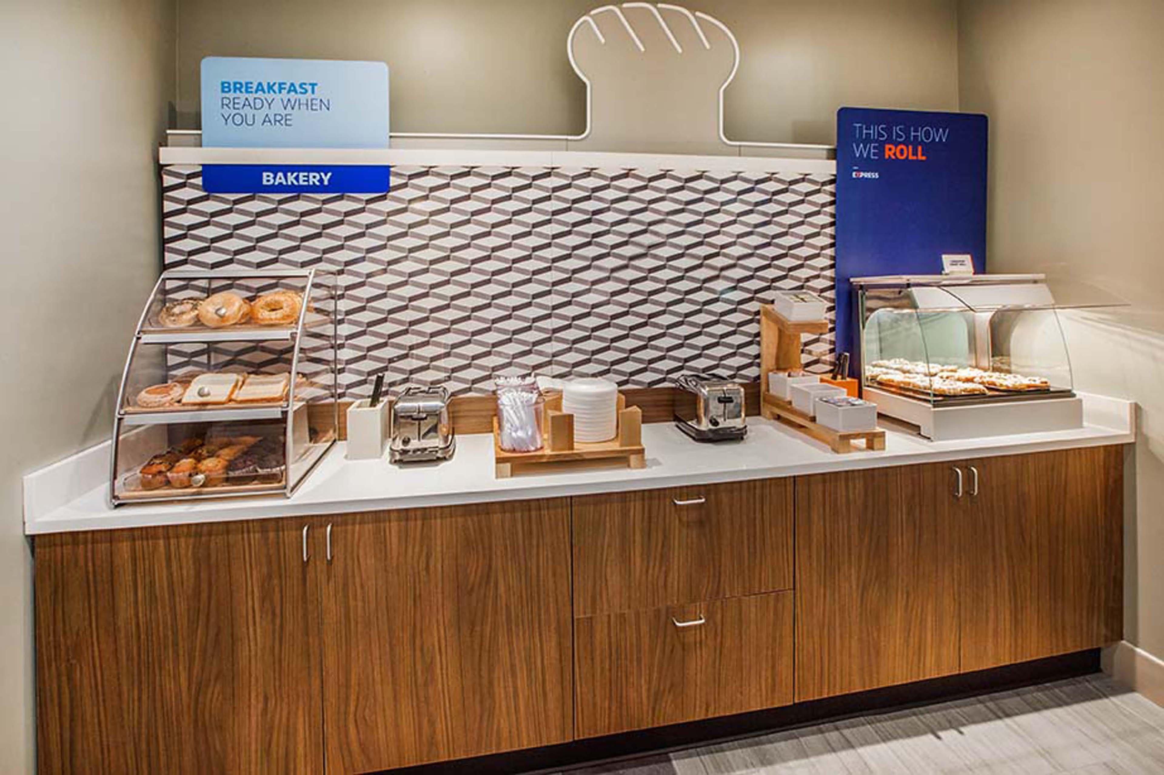 Holiday Inn Express Cleveland Downtown By Ihg Экстерьер фото