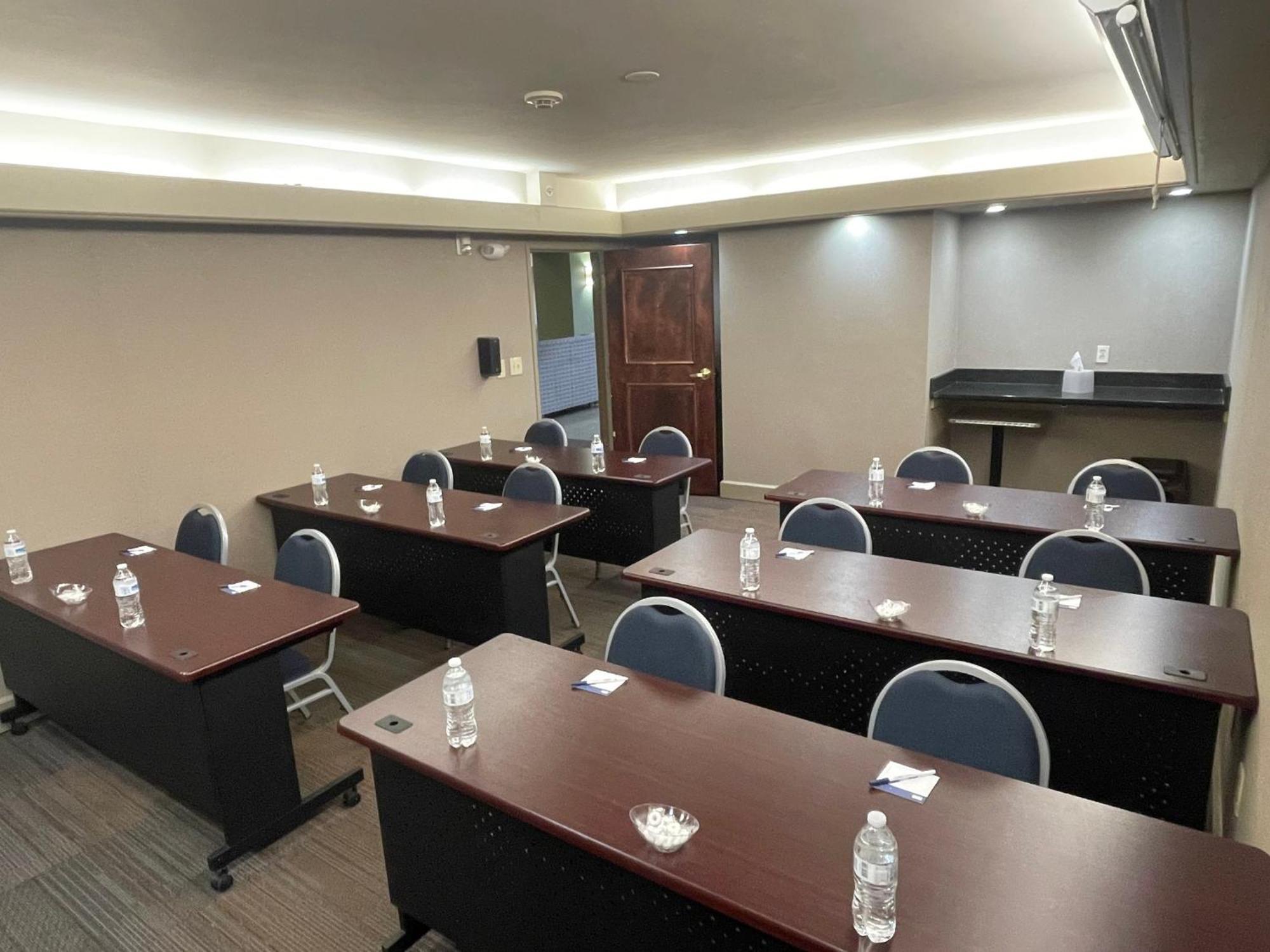 Holiday Inn Express Cleveland Downtown By Ihg Экстерьер фото